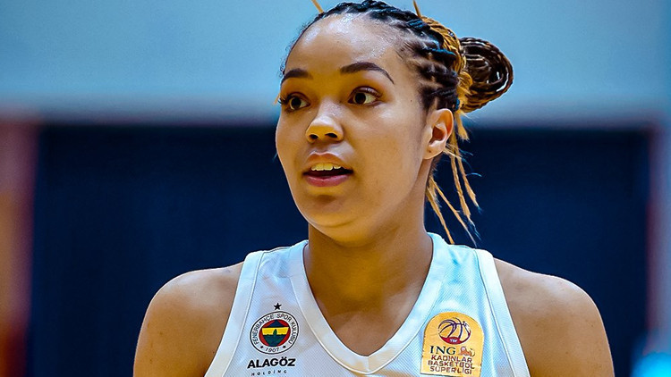 Fenerbahçe namağlup liderliğini sürdürdü