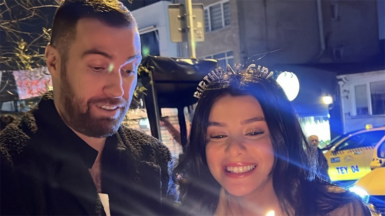 Oğulcan Engin sevgilisi İlayda Alişana doğum günü sürprizi yaptı