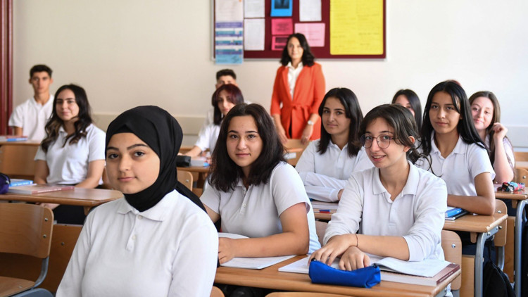 Ülke geneli ortak yazılı sınavda öğrenciler cevapları kendi yazacak Ülke geneli ortak yazılı sınavda öğrenciler cevapları kendi yazacak