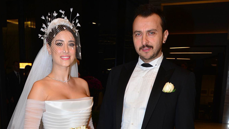 Hazal Kaya ve Ali Ataydan samimi açıklamalar... Düğün tarihini astrolog belirledi Hazal Kaya ve Ali Ataydan samimi açıklamalar... Düğün tarihini astrolog belirledi