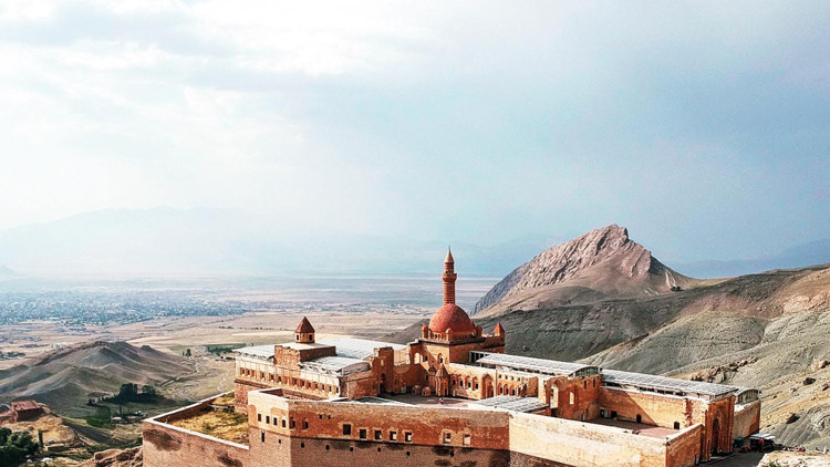 Orası babanızın sarayı değil, Mr. Dossi Bakanlık soruşturma başlattı