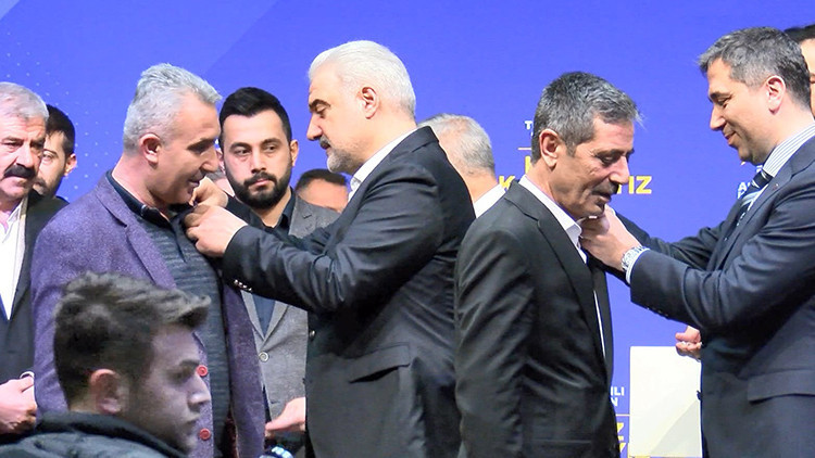 CHPden istifa edip AK Partiye katılanlar için tören