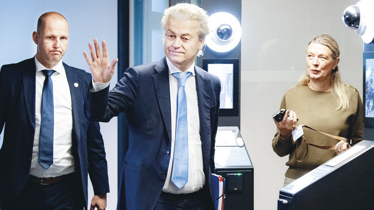 Irkçı Wilders başbakanlıktan vazgeçti: ‘Ülkem koltuğumdan daha önemli’ Irkçı Wilders başbakanlıktan vazgeçti: ‘Ülkem koltuğumdan daha önemli’