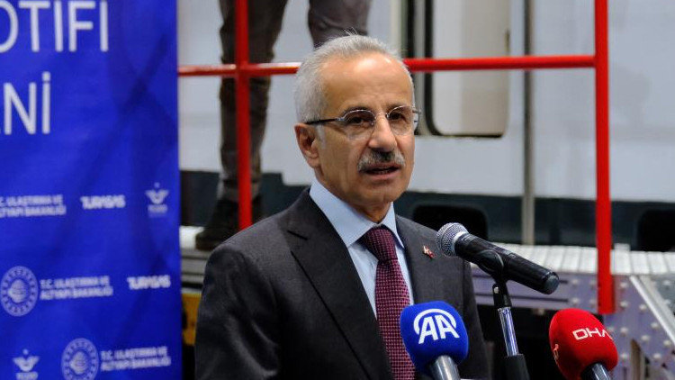 Bakan Uraloğlu açıkladı: Lokomotif sektöründe kendi teknolojisine sahip sayılı ülkelerden biriyiz Bakan Uraloğlu açıkladı: Lokomotif sektöründe kendi teknolojisine sahip sayılı ülkelerden biriyiz