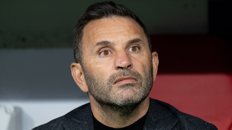 Galatasarayda Okan Buruk gelişmesi 2 yıllık kontrat için anlaşma... Galatasarayda Okan Buruk gelişmesi 2 yıllık kontrat için anlaşma...