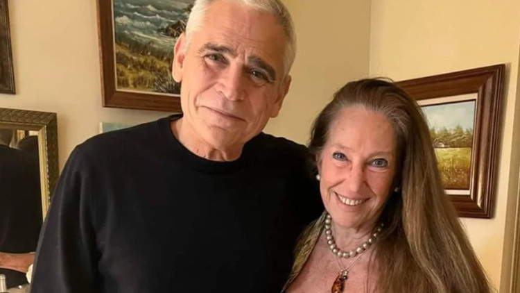 Ölüm bile onları ayıramadı: Hasretin bıçak olup kesiyor yüreğimi... Ağlıyorum Ölüm bile onları ayıramadı: Hasretin bıçak olup kesiyor yüreğimi... Ağlıyorum