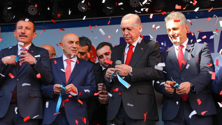 Eser ve hizmet siyaseti yaptık