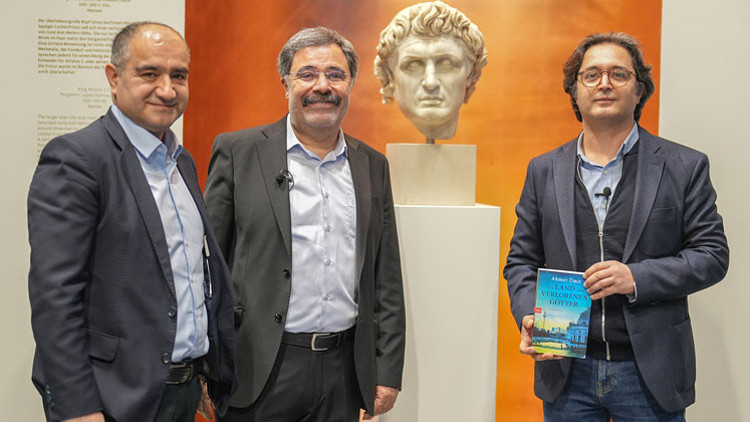 ‘Kayıp Tanrılar Ülkesi’ni Berlin’de tanıttı