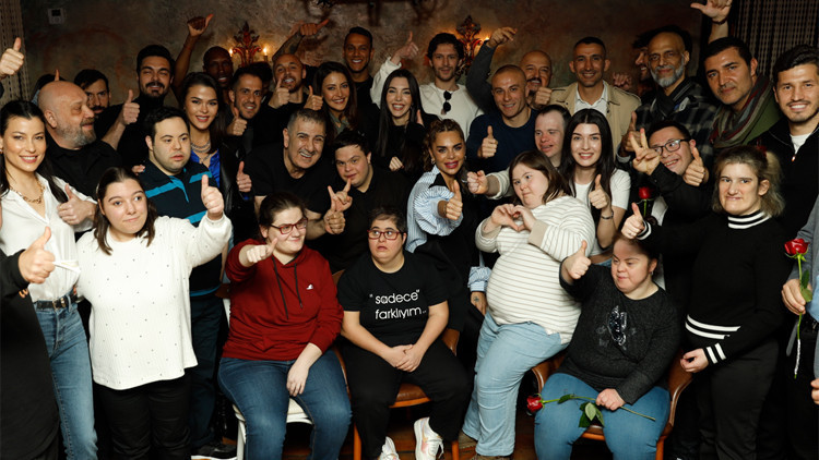 Mehmet Topal, Down sendromlular için verdiği iftarda sanat ve spor dünyasını buluşturdu