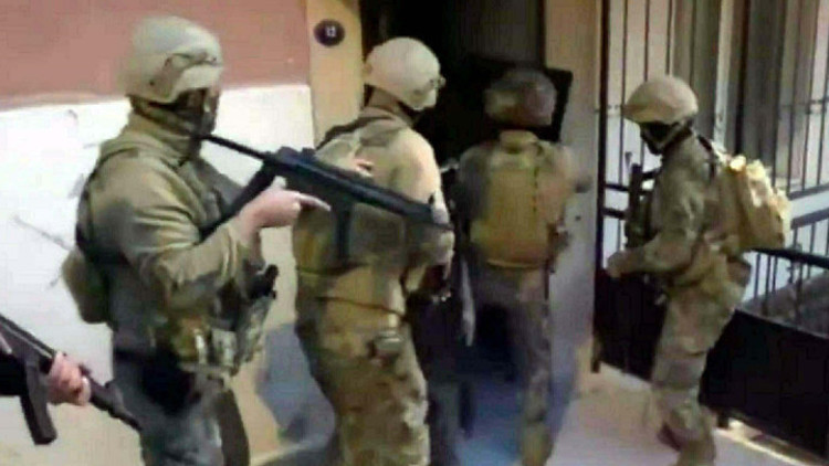 İzmirde nevruz etkinliğinde terör örgütü lehine slogan atan 82 şüpheli gözaltına alındı