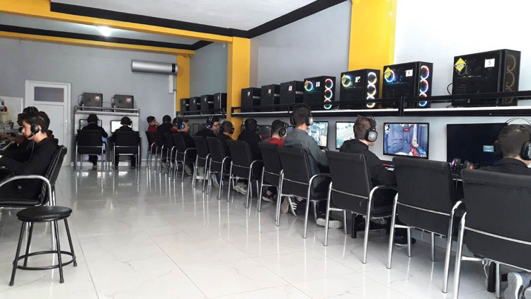 Son üç ayda 360 internet kafe faaliyetlerine son verdi... İnternet kafeler bir bir gidiyor