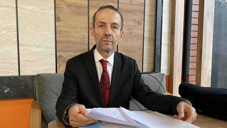AK Partiyi desteklediği için disiplin kuruluna sevk edilmişti... YRPli Akyüzden partisine çağrı: İstanbul adayını geri çeksinler AK Partiyi desteklediği için disiplin kuruluna sevk edilmişti... YRPli Akyüzden partisine çağrı: İstanbul adayını geri çeksinler