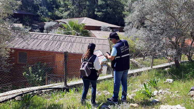 Bakanlık denetiminde tespit edildi: Akbük Koyunda 30 kaçak yapı Bakanlık denetiminde tespit edildi: Akbük Koyunda 30 kaçak yapı