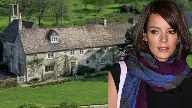 Ünlü yıldız borç ödemek için evini satmıştı... Hâlâ içi yanıyor... Orası çocuklarımı büyüteceğim yerdi... Ünlü yıldız borç ödemek için evini satmıştı... Hâlâ içi yanıyor... Orası çocuklarımı büyüteceğim yerdi...