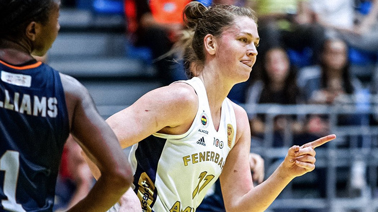 Fenerbahçe Alagöz Holding final serisinde öne geçti