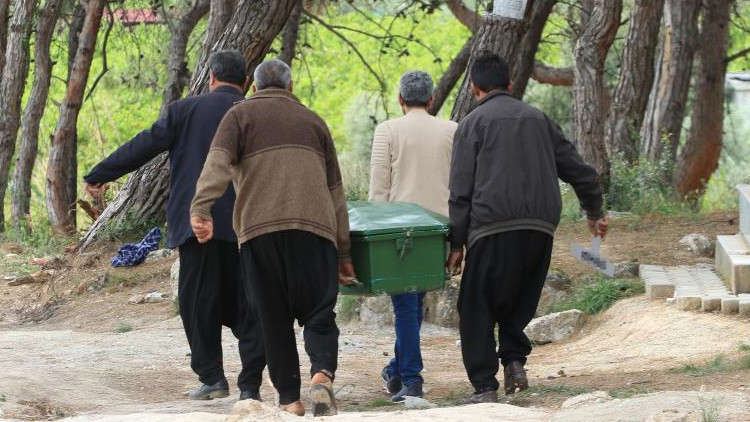 Cezaevinde canına kıymıştı... Köylüler cenazesini istemedi, farklı bir yere defnedildi Cezaevinde canına kıymıştı... Köylüler cenazesini istemedi, farklı bir yere defnedildi