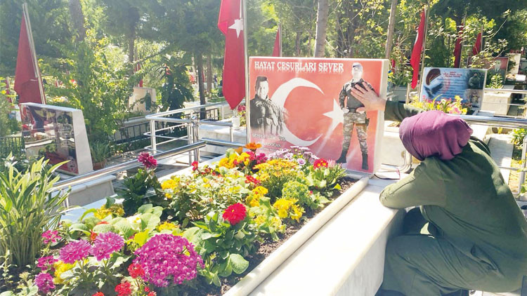 Mezarlıklarda buruk bayram