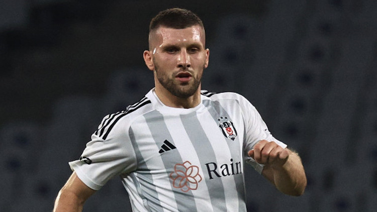 Beşiktaşta Ante Rebic ameliyat olacak