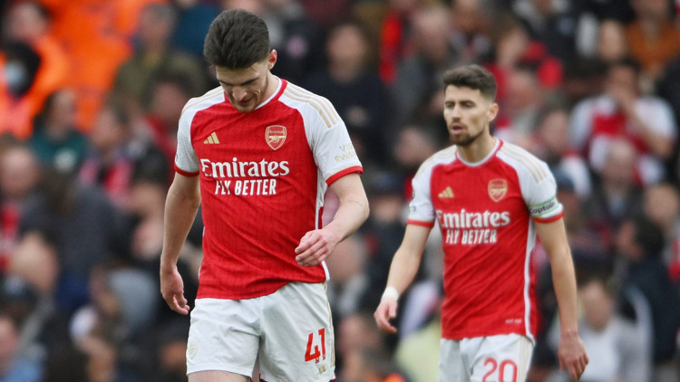 Liverpooldan sonra Arsenal de mağlup oldu Premier Ligde şampiyonluk...