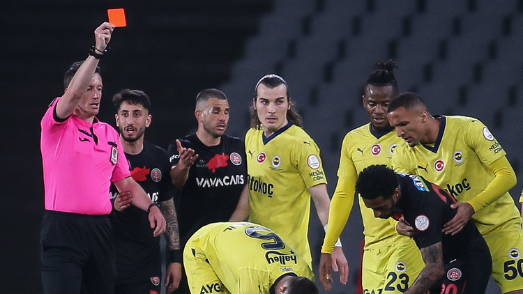 Süper Ligde 32. haftanın VAR kayıtları açıklandı Fenerbahçe maçında 2 penaltı pozisyonu için izleme tavsiyesi çıkmıştı