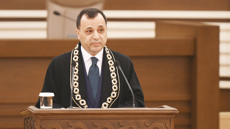 AYM Başkanı Zühtü Arslan görevine veda etti