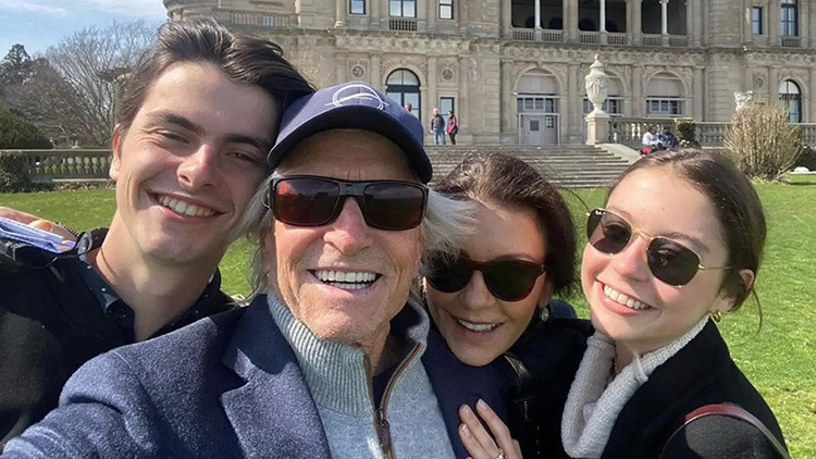 Usta oyuncuyu veli toplantısında çocuğunun dedesi sandılar… ‘Zor bir gün geçirdim’