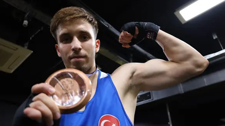 Milli boksör Samet Gümüşten altın madalya