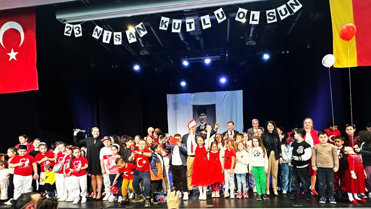 Gecikmeli de olsa Münih Fürth ve Hannover’de 23 Nisan coşkusuyla kutlandı