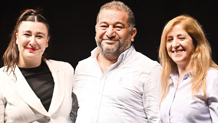 Yasemin Sakallıoğlu yine çok güldürdü Yasemin Sakallıoğlu yine çok güldürdü