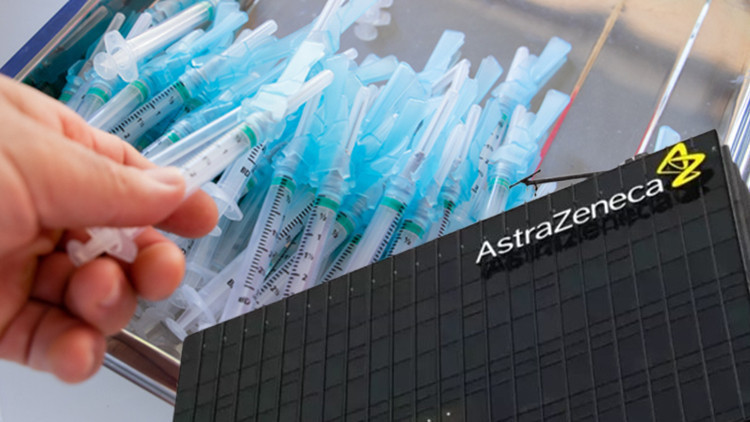 AstraZeneca, nadir görülen yan etkiyi itiraf ettikten sonra aylar sonra Kovid aşısını geri çekiyor AstraZeneca, nadir görülen yan etkiyi itiraf ettikten sonra aylar sonra Kovid aşısını geri çekiyor