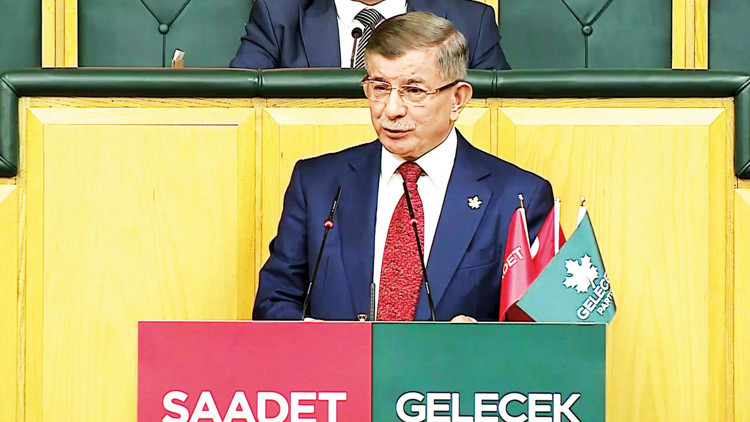 Davutoğlu Anayasaya makyaj yapmayalım