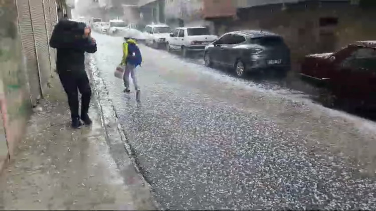 Diyabakırı sağanak ve dolu vurdu