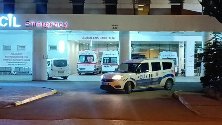 Eşini evde başkasıyla yakalayan koca dehşet saçtı Eşini evde başkasıyla yakalayan koca dehşet saçtı