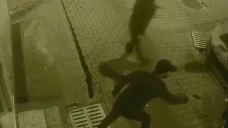İzmitteki cinayetin davası görüşmeye başlandı: Ateş etti, mermisi bitince kabzayla başıma vurdu İzmitteki cinayetin davası görüşmeye başlandı: Ateş etti, mermisi bitince kabzayla başıma vurdu