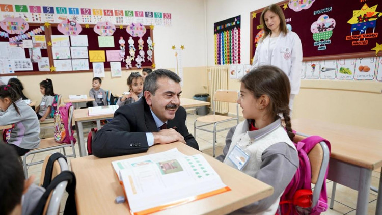 Bakan Tekin: Mülakatlarda kimse kimseyi bilmeyecek