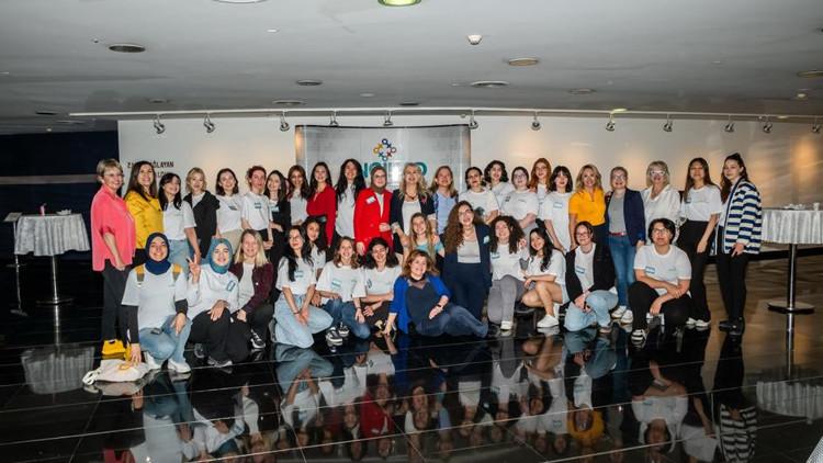 Girişimci kadınlardan gençlere büyük destek Girişimci kadınlardan gençlere büyük destek