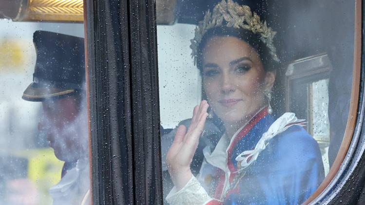 Herkes nerede olduğunu merak ediyordu... Kate hasta yatağından haber gönderdi Sözcüsü dönüşüne ilişkin ilk ipucunu verdi