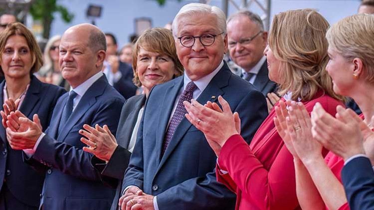Demokrasinin kalbinde demokrasi kutlaması Demokrasinin kalbinde demokrasi kutlaması