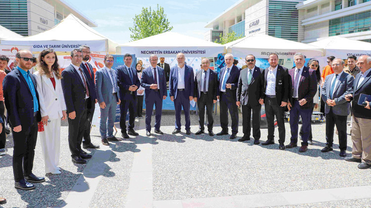 Öğrencilere iş dünyasını anlatacak