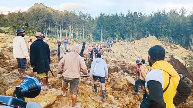 Papua Yeni Gine’de heyelan faciası: En az 300 kişi toprak altında