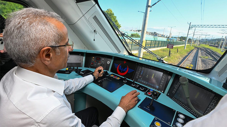 Yerli ve milli elektrikli tren seti bir yaşında Yerli ve milli elektrikli tren seti bir yaşında