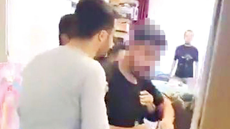 Öğretmeni darbeden veliler kefaletle serbest Öğretmeni darbeden veliler kefaletle serbest