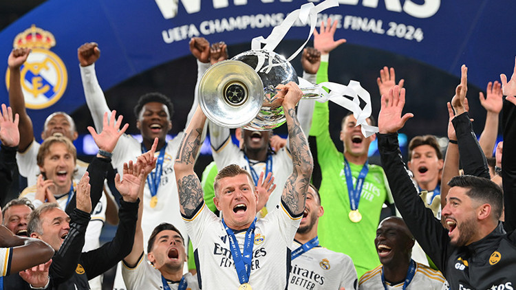 Toni Kroos kupayla veda etti