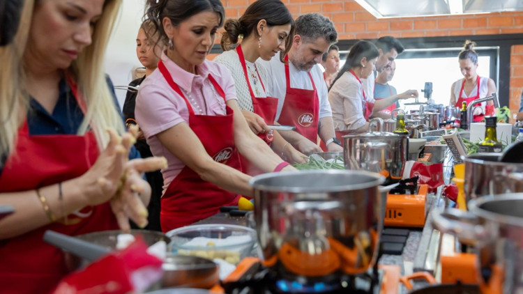 Her yemeğin bir hikayesi var Her yemeğin bir hikayesi var