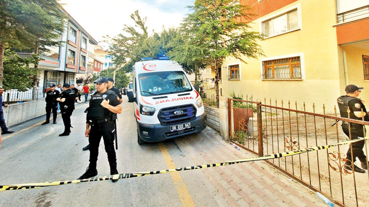Eşini ve komşusunu katletti Eşini ve komşusunu katletti