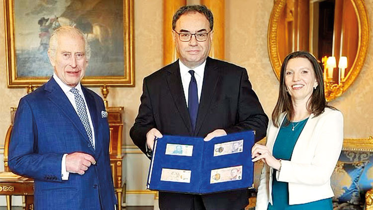 Kraliçe gitti kral tedavülde