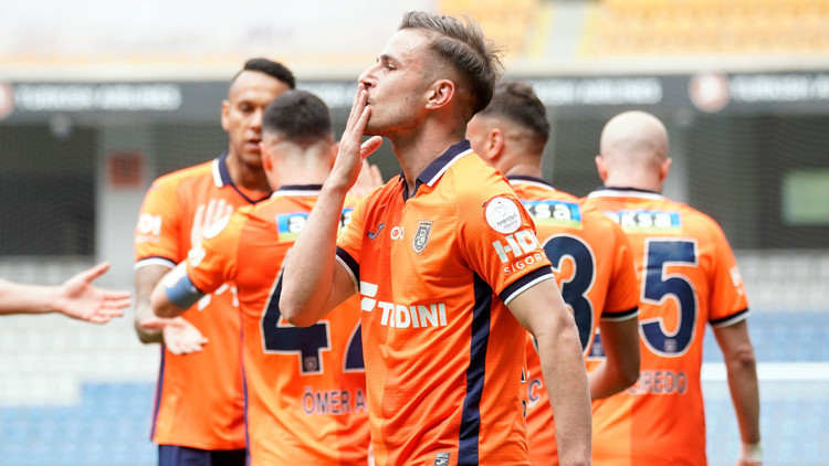 Başakşehir, Dimitris Pelkasın sözleşmesini uzattı