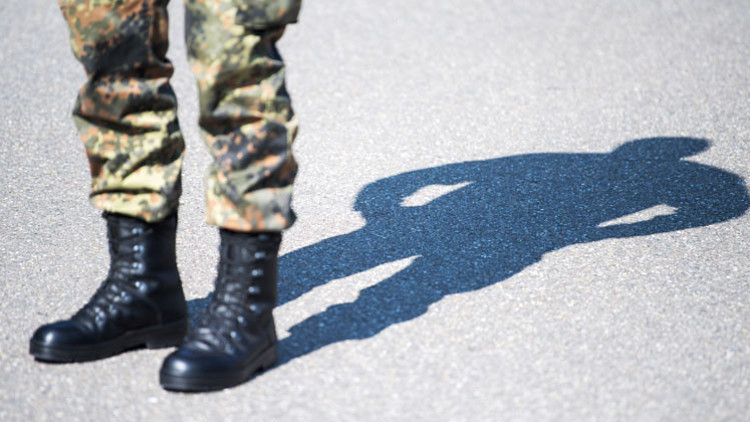 Almanya’nın 75 bin ek askere ihtiyacı var