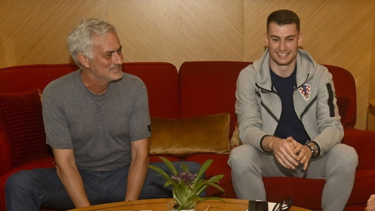 Jose Mourinho, Hırvatistan Milli Takımı’nı ziyaret etti Dikkat çeken paylaşım... Jose Mourinho, Hırvatistan Milli Takımı’nı ziyaret etti Dikkat çeken paylaşım...