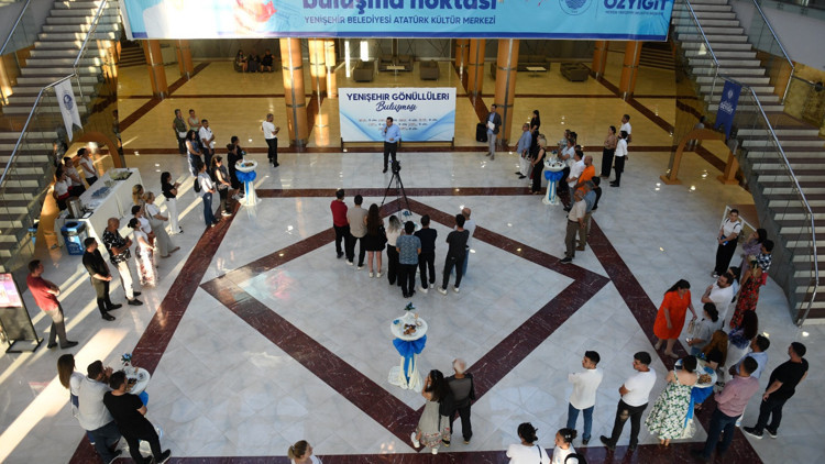 Başkan Abdullah Özyiğit, Yenişehir Gönüllüleri ile buluştu Başkan Abdullah Özyiğit, Yenişehir Gönüllüleri ile buluştu